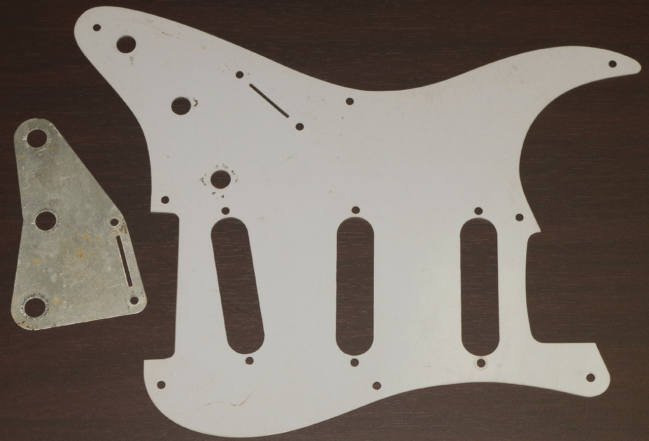 Fender 1956年製 Pickguard for Stratocaster w/Shield Plate（ビンテージ）【楽器検索デジマート】