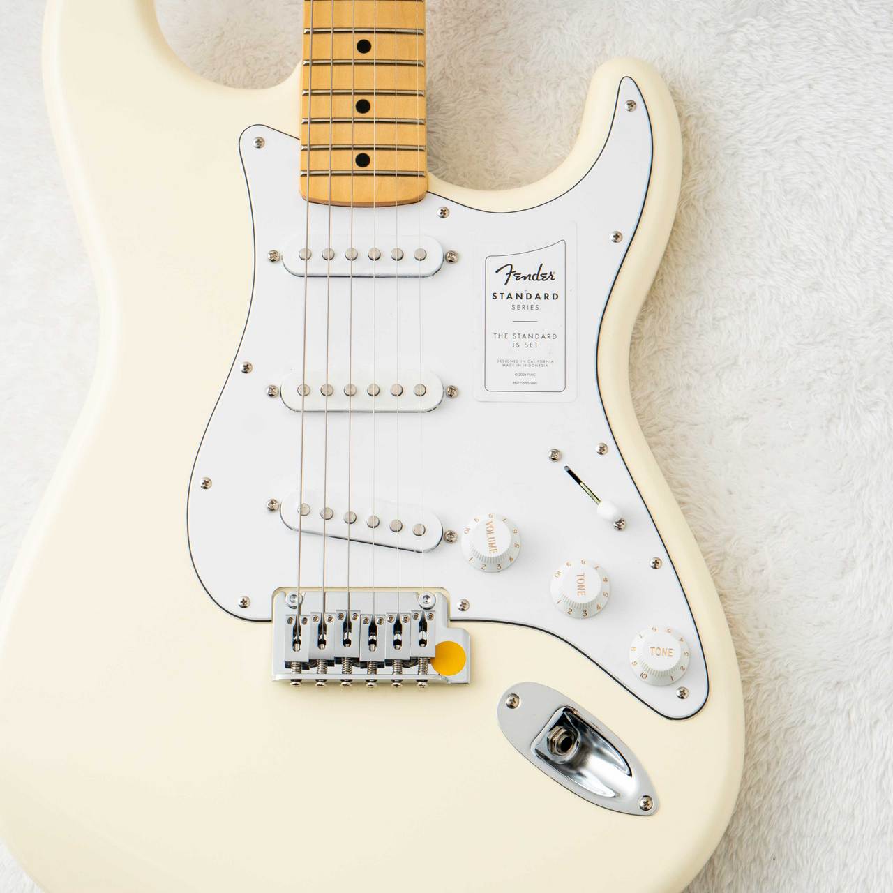 Fender Standard Stratocaster White Pickguard Olympic White【3.88kg Fender Standard Stratocaster White Pickguard Olympic White【3.88kg