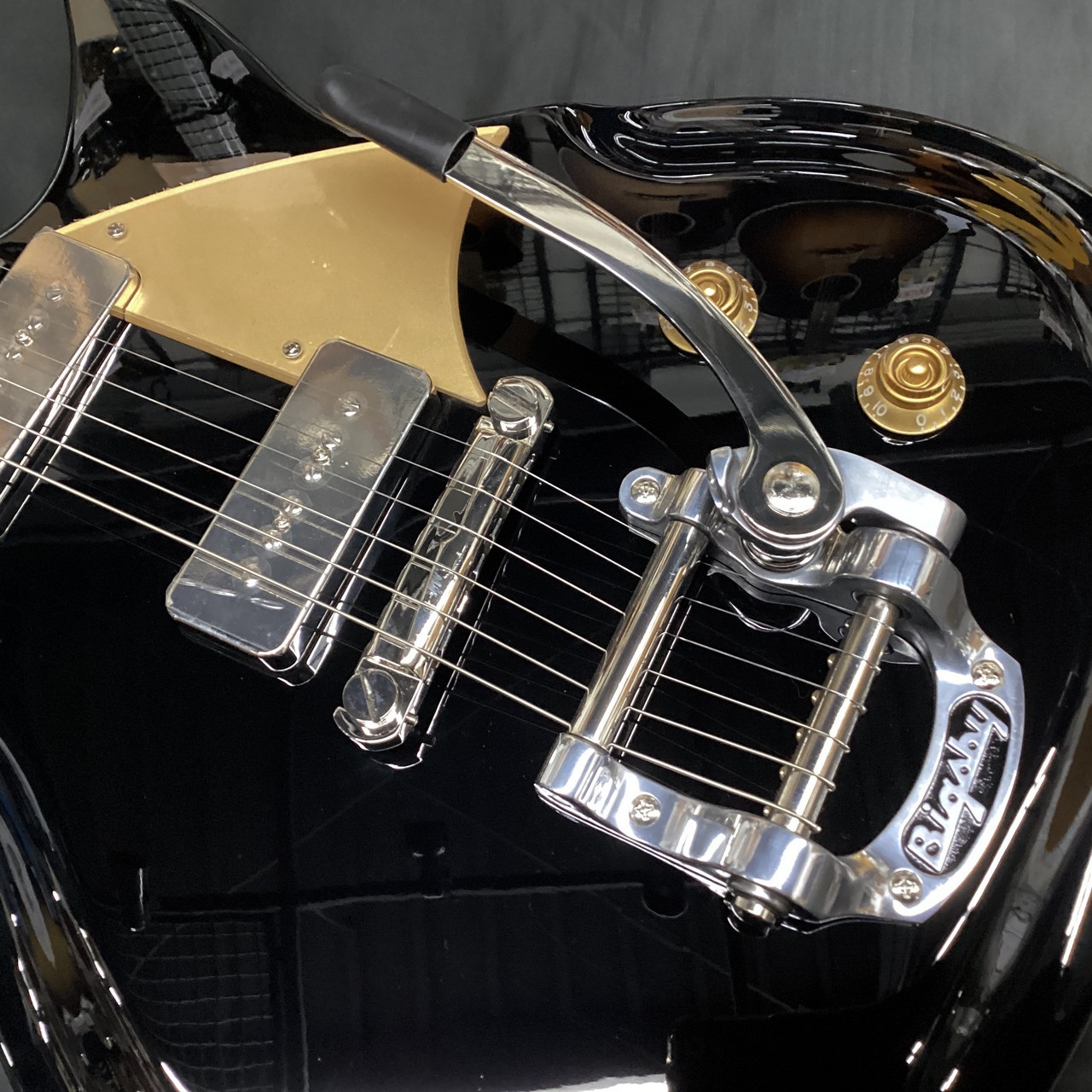 Rivolta Guitars Apollon LTD Combinata B5 Bigsby/Toro Black