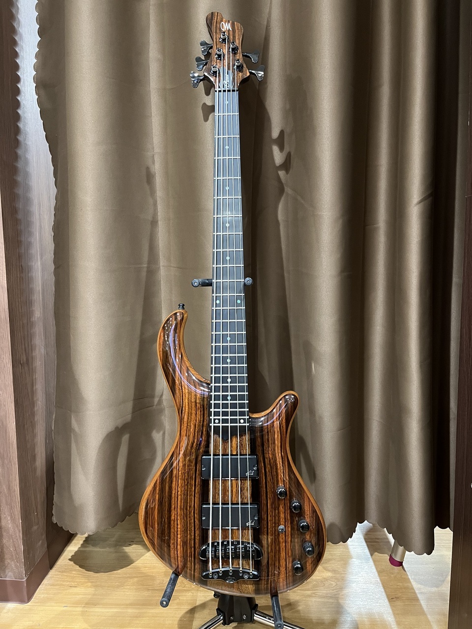 ベース MAYONES Patriot Custom5-Q4 W Mayones Guitars Patriot 5 'Antique Black' – Bass Freaks Sprl