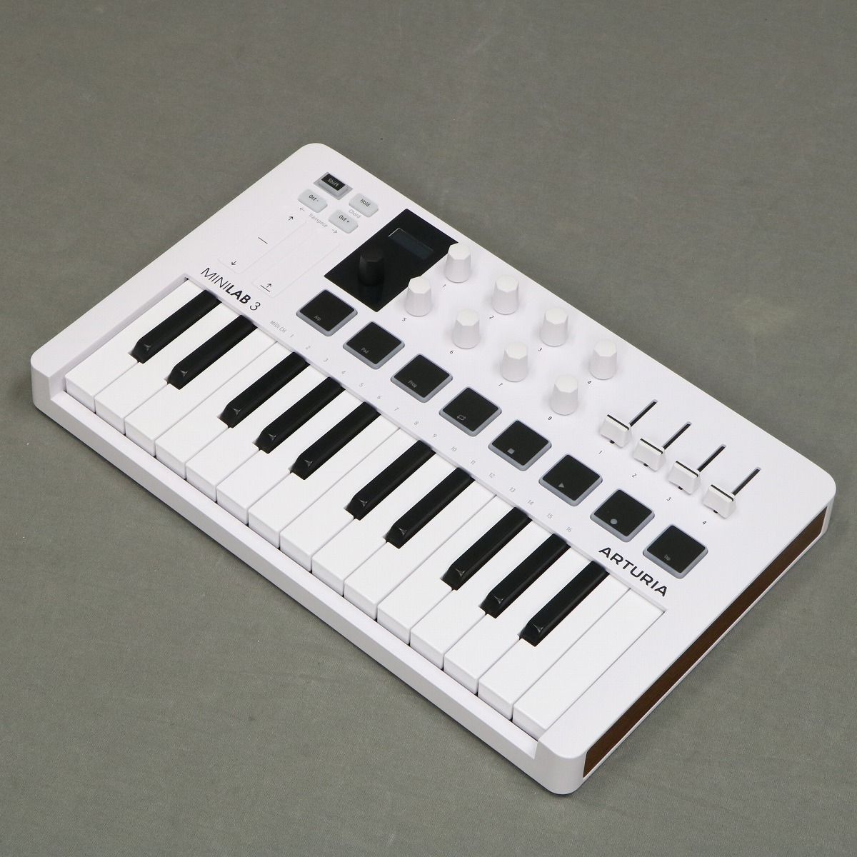 新品同様品｜ARTURIA MiniLab 3 Alpine White 限定色 Arturiaから