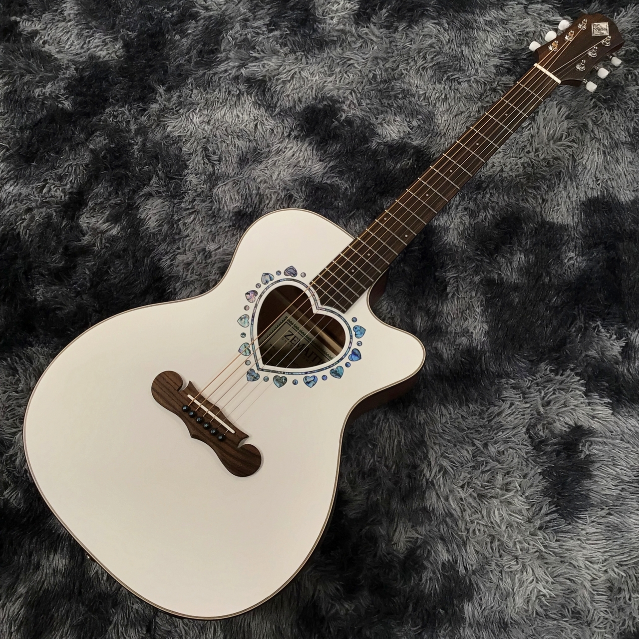 Zemaitis CAF-90HCW White Abalone【大人気ハート型サウンド