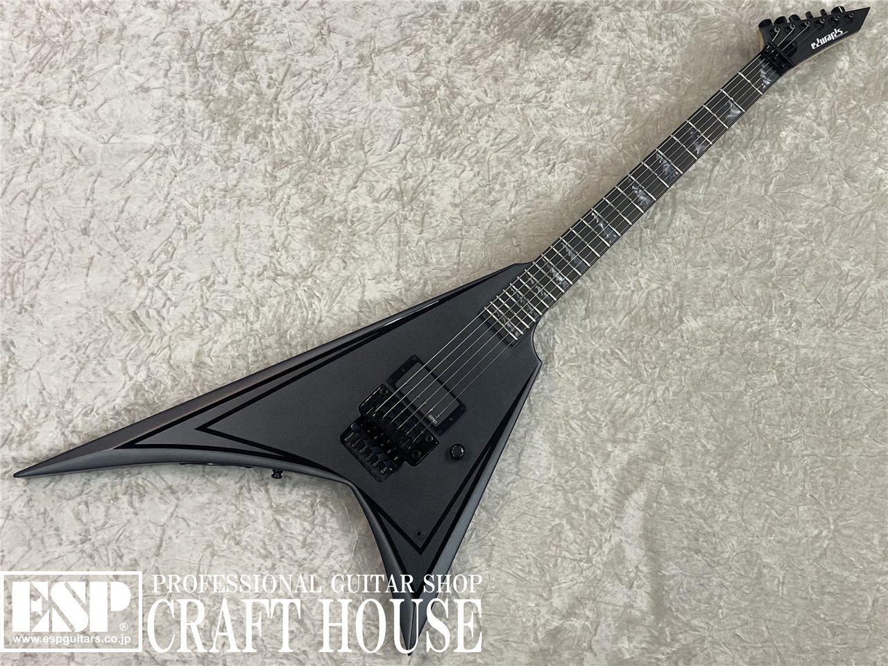 EDWARDS E-ALEXI BLACKY / Metallic Black Satin with Gloss Black