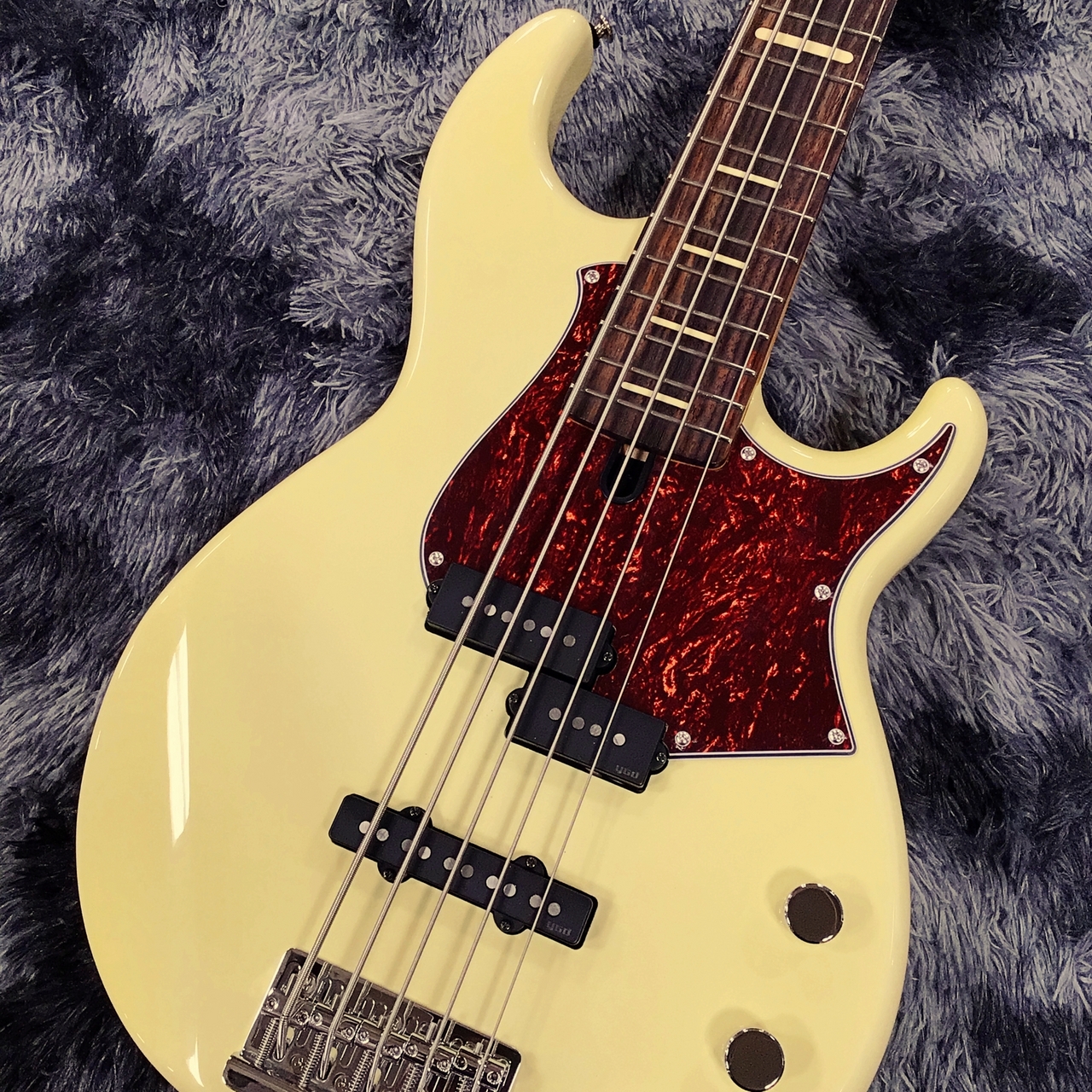 YAMAHA BBP35 VW ビンテージホワイト 美品 YAMAHA BBP35 VW ビンテージホワイト 5弦エレキベース 4.45kg