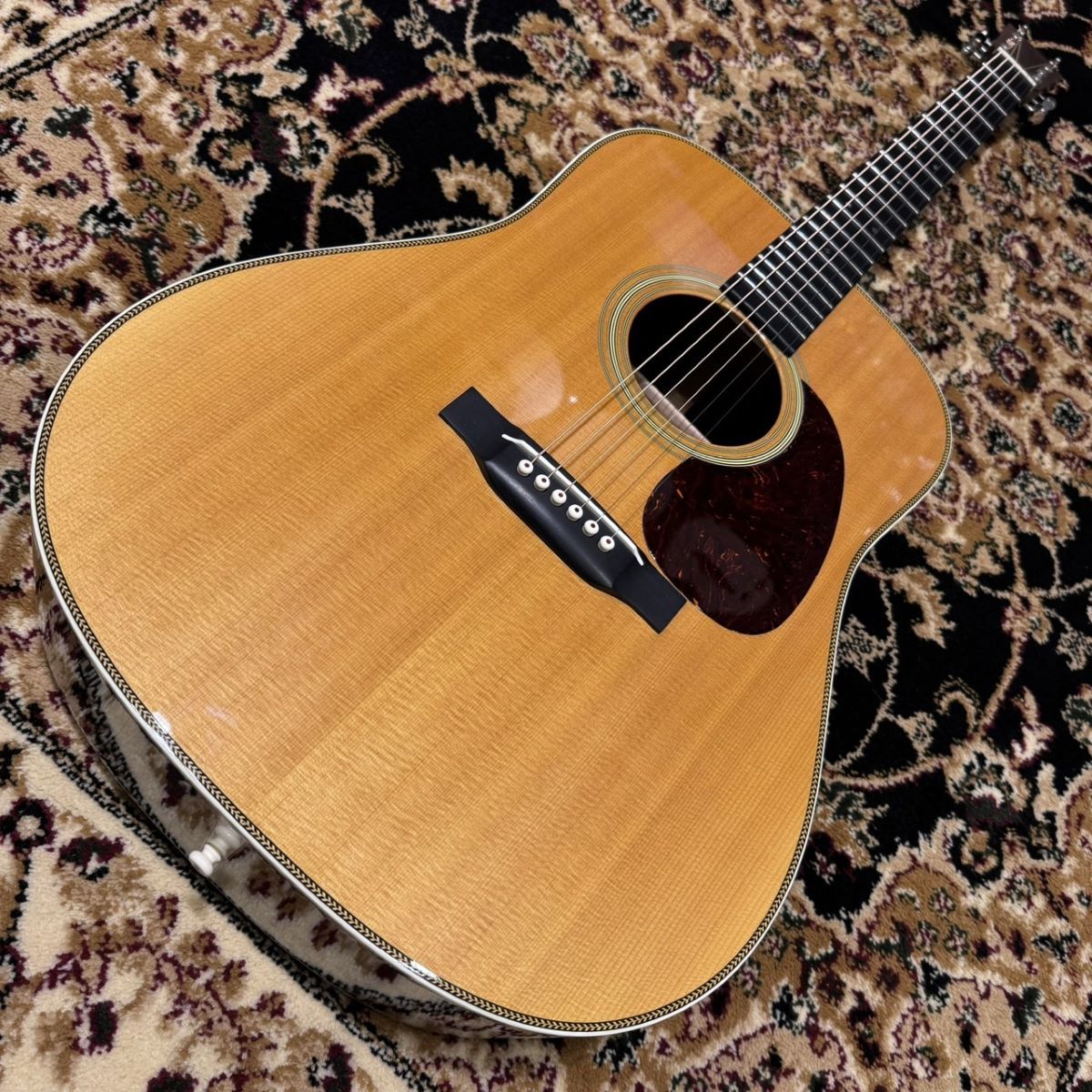 Martin HD-28V