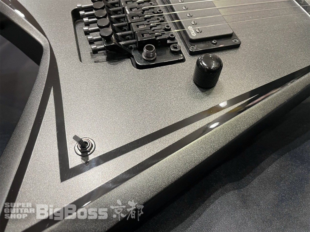 EDWARDS E-ALEXI BLACKY/ Metallic Black Satin with Gloss