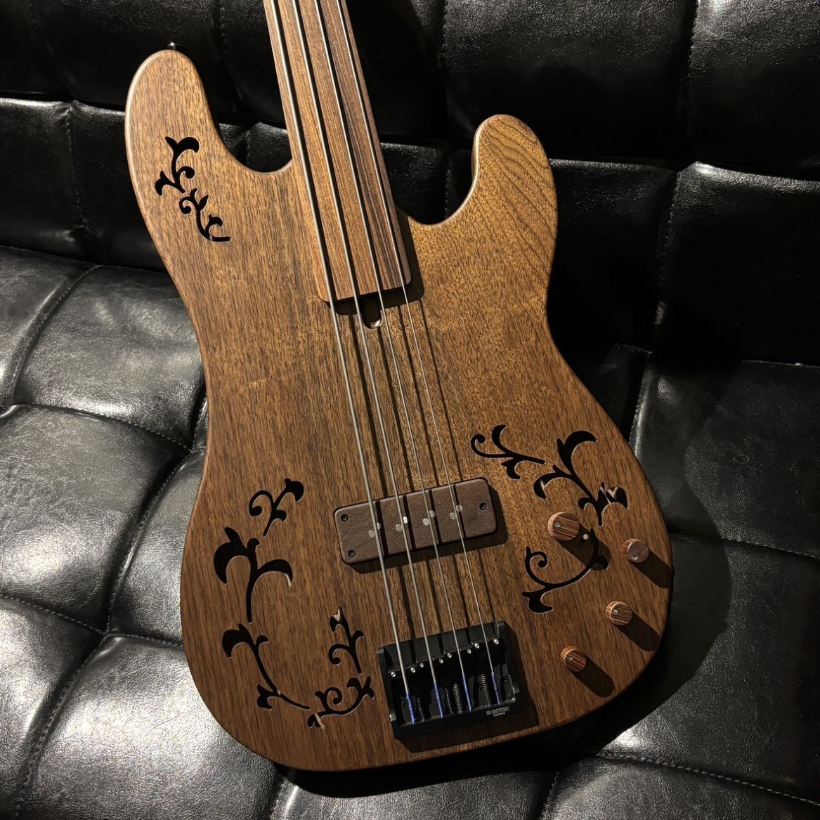 Provision KARAKUSA BASS Fretless #003 エレキベース/フレットレス