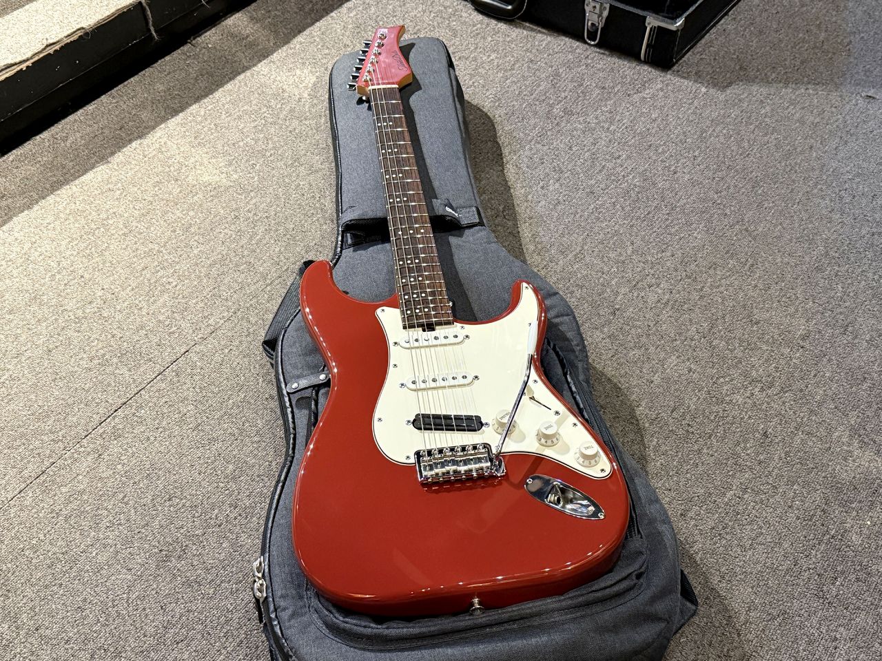 Three Dots Guitars S（中古）【楽器検索デジマート】