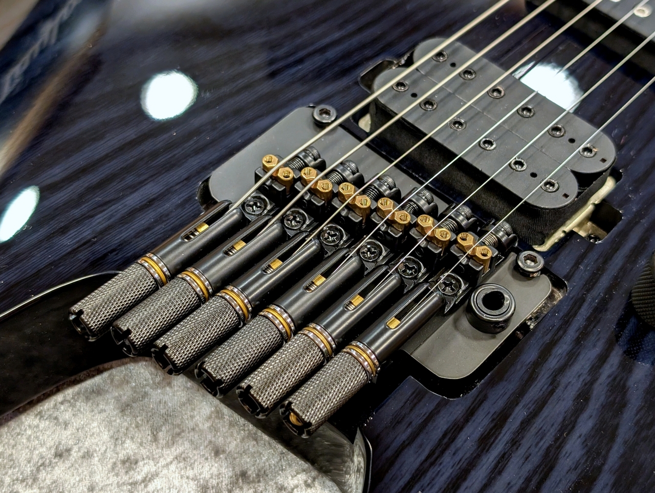 Sire X6 6-String Headless / TBK(Transparent Black) 【2.74kg