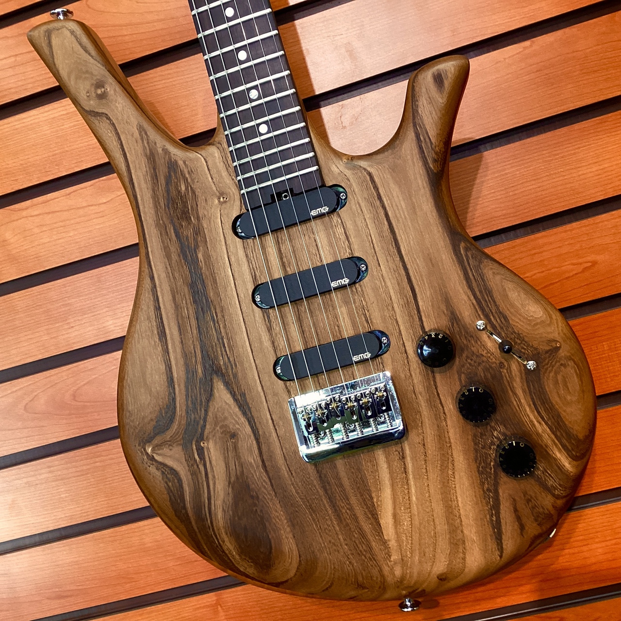 Maru Bass Shiba -柴- 6Strings Guitar (国産 エレキギター