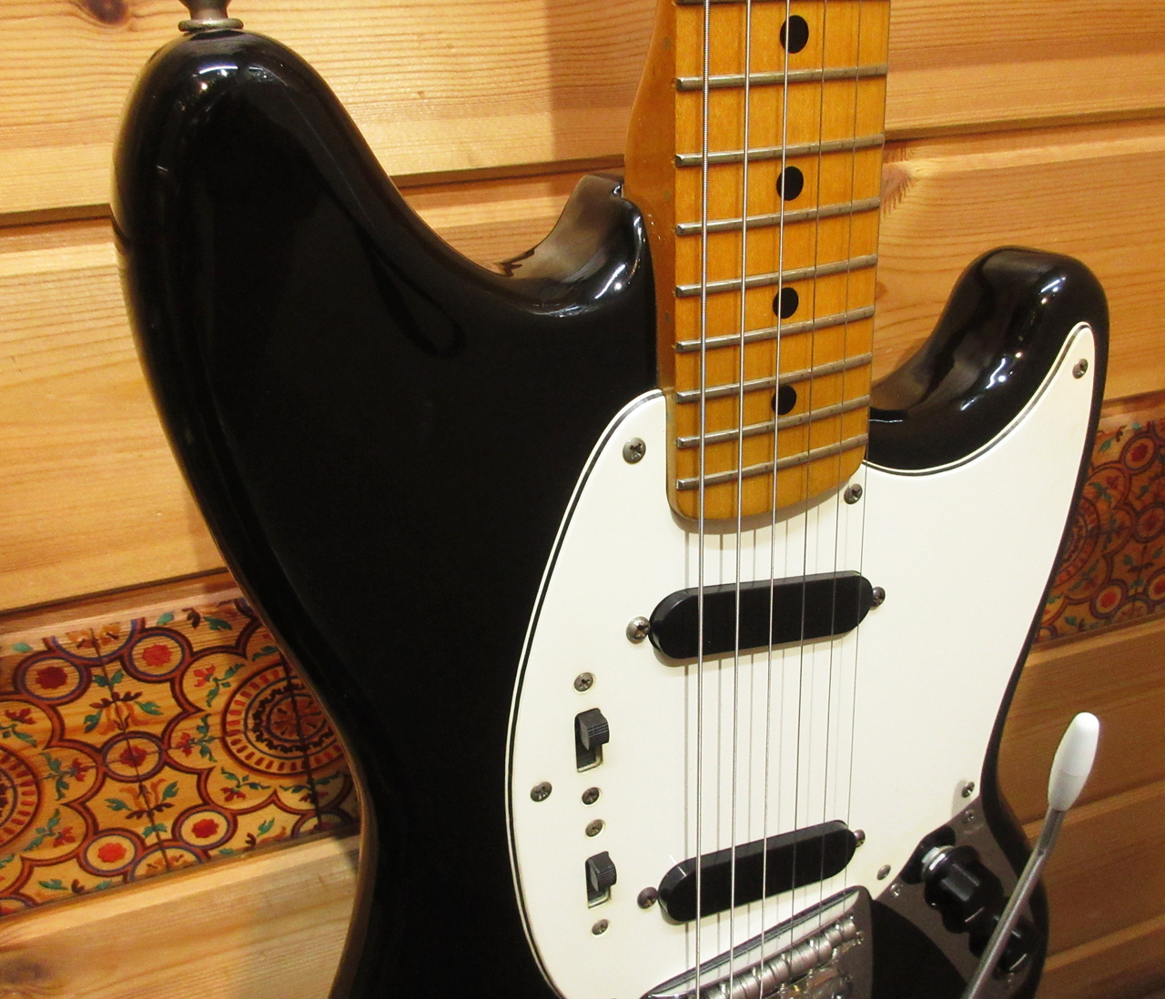 Fender MUSTANG 【1977年製】（ビンテージ）【楽器検索デジマート】