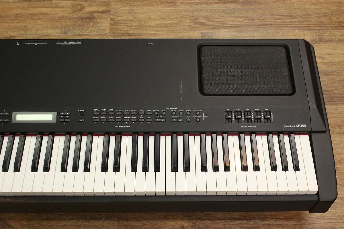 YAMAHA CP300 