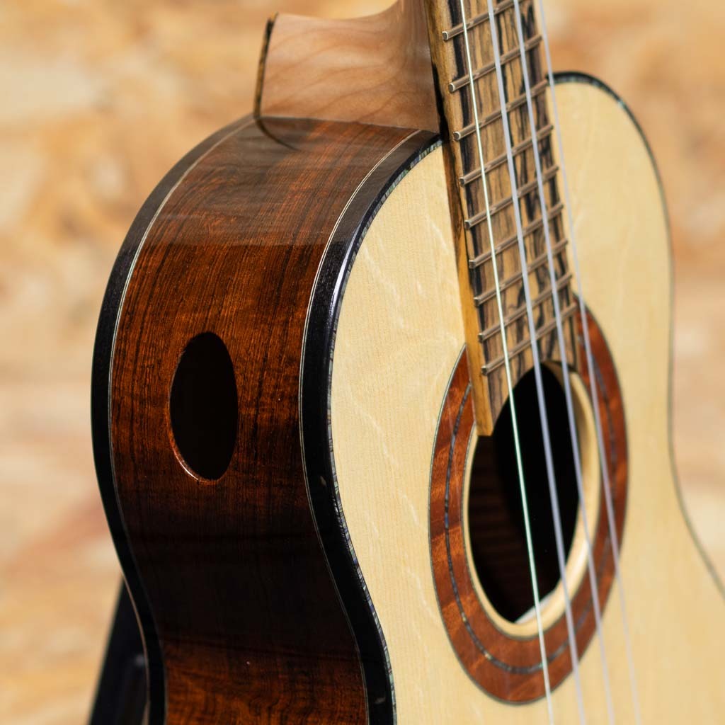 Joji Yoshida Guitars #109 Tenor Engelmann Spruce / Jacaranda（新品