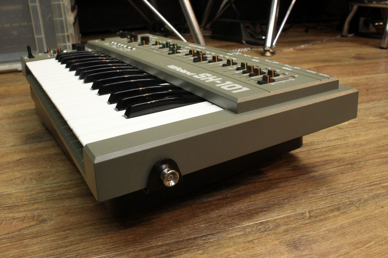 Roland SH-101 w/MG-1 【Vintage】 【キーボードマート新宿】【新宿店