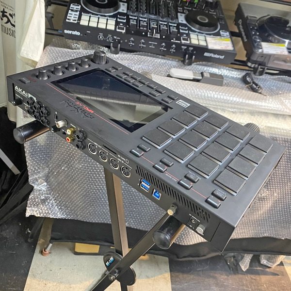 AKAI MPC Live（中古）【楽器検索デジマート】