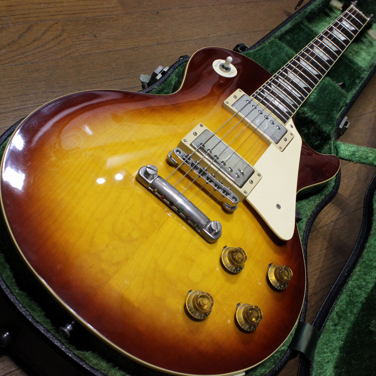 TOKAI 【ネック折れ修復あり】Ｔｏｋａｉ　ＬｅｓＰａｕｌ　ＲＥＢＯＲＮ　ＬＳ８０　７９年　オリジナルケース付き　送料はかかります。