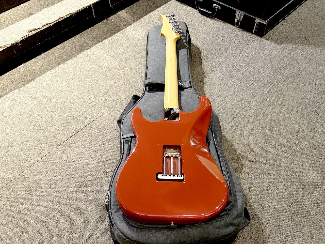 Three Dots Guitars ストラトタイプ Three Dots Guitars ストラトタイプ