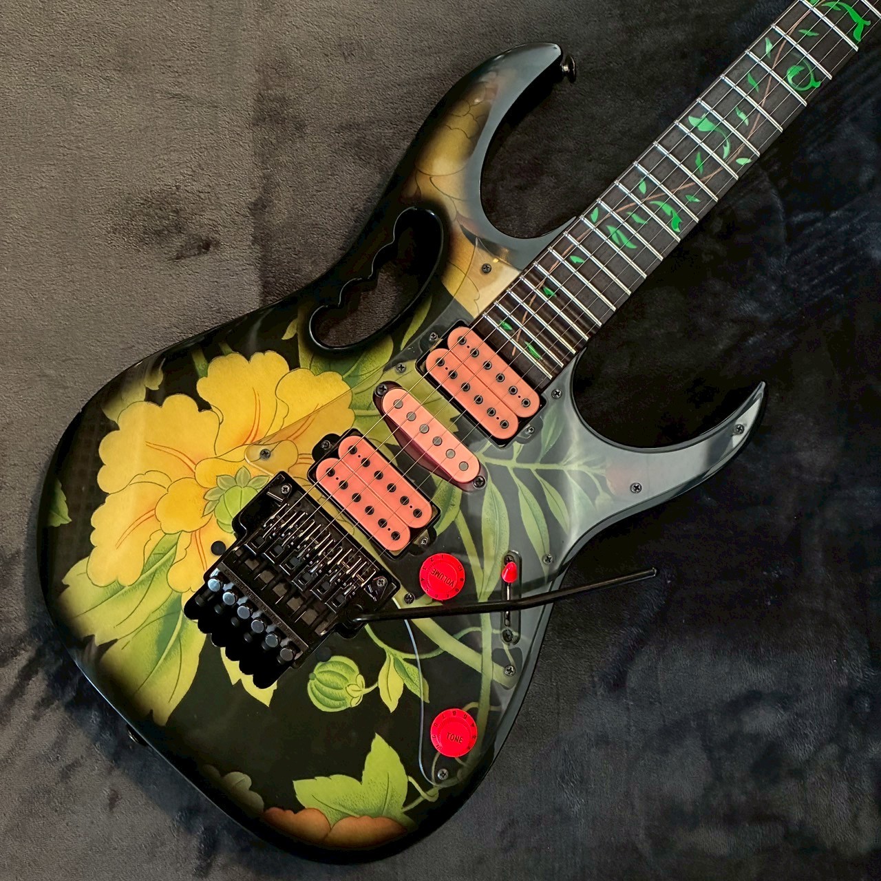 Ibanez JEM77 Floral Pattern初期スティーヴヴァイモデル