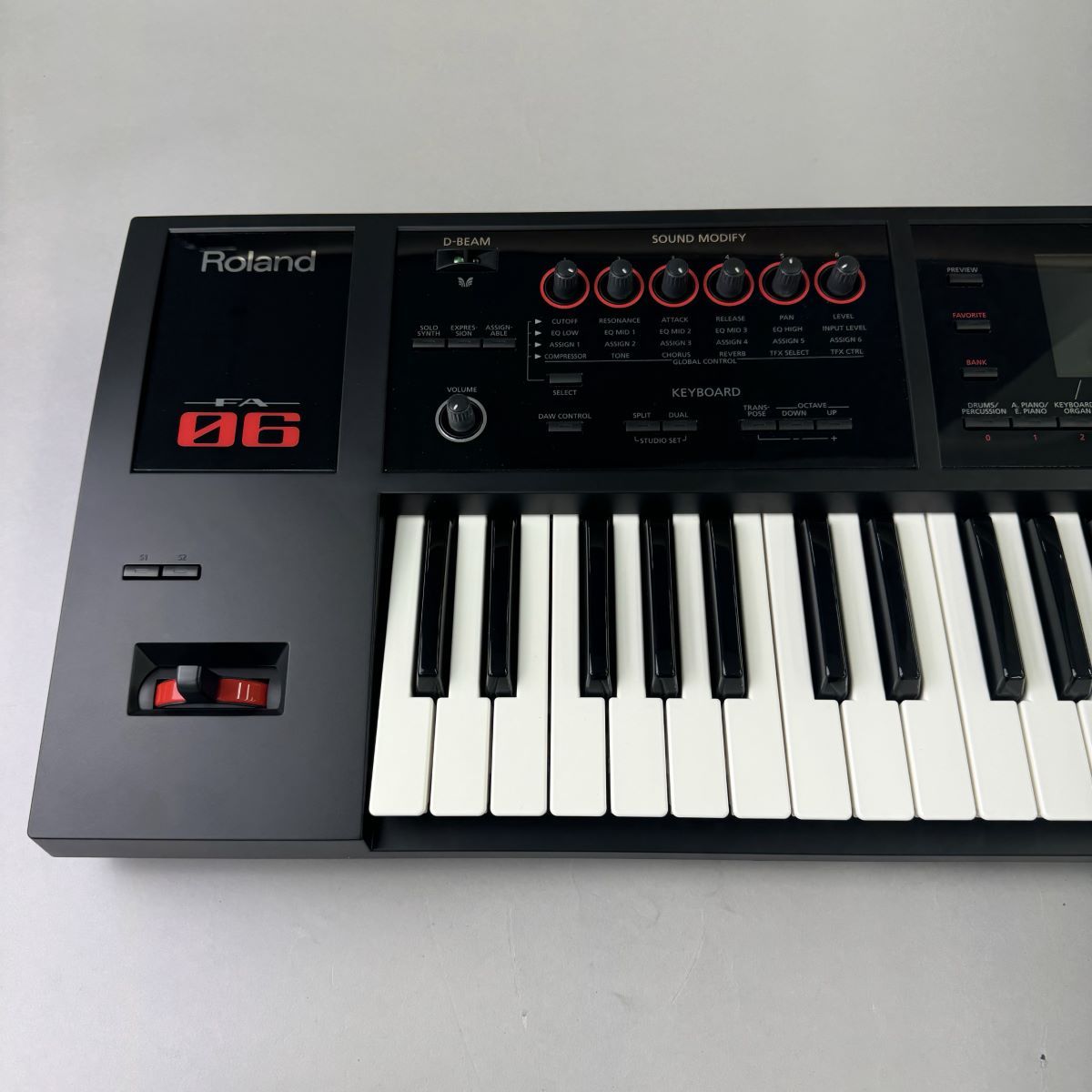 Roland シンセサイザー FA-06 ペダル付き - 鍵盤楽器、ピアノ