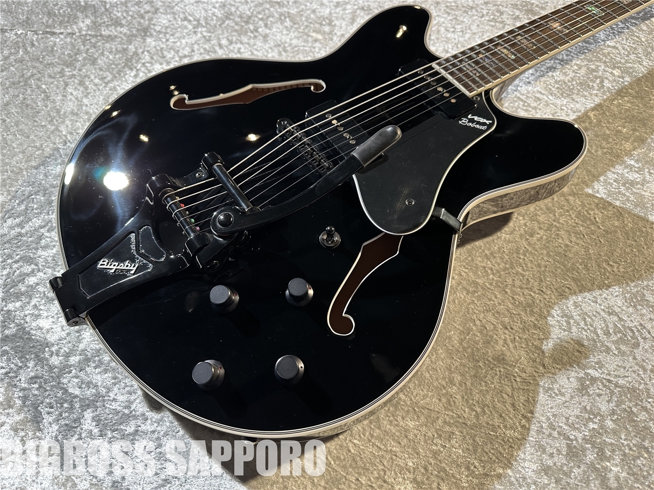 VOX BOBCAT V90 Bigsby (Jet Black)（新品/送料無料）【楽器検索 