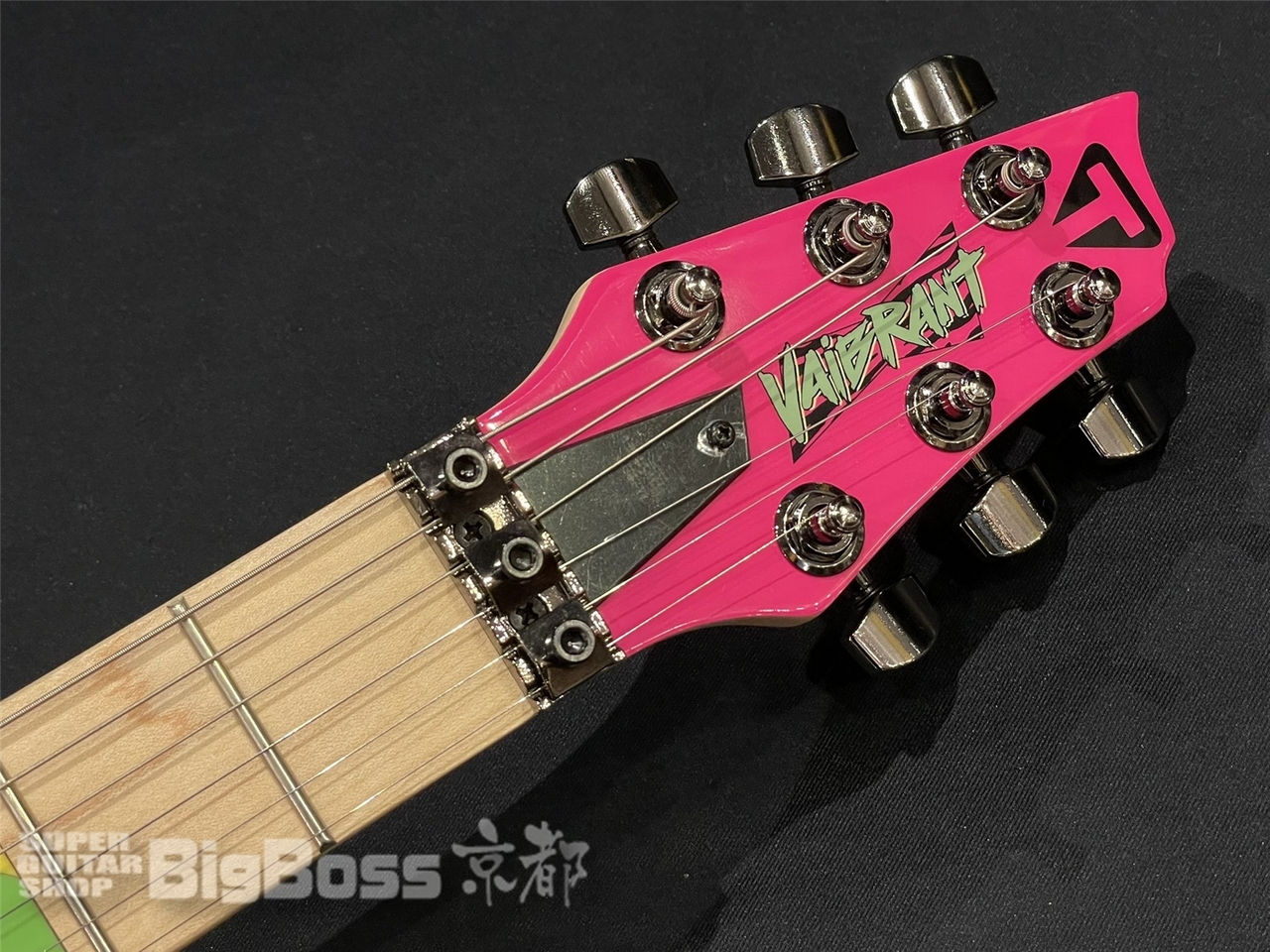 Traveler Guitar Vaibrant Deluxe V88X / Hot Pink（中古/送料無料