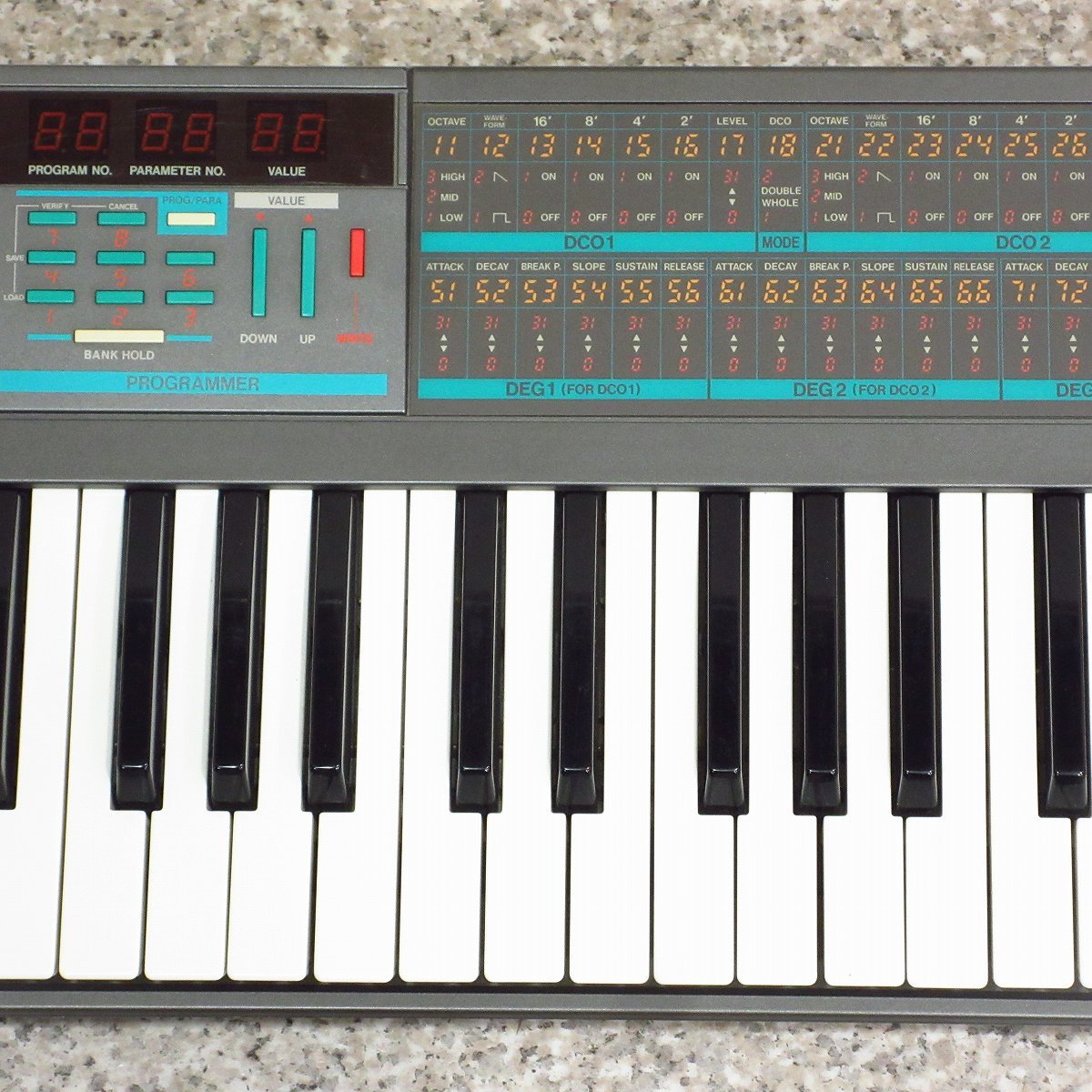KORG POLY-800 