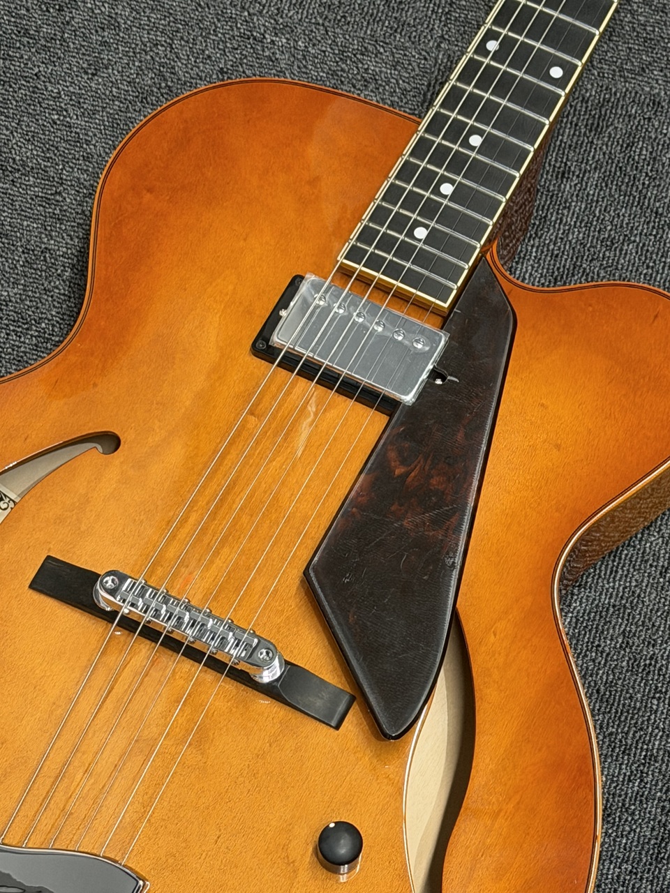 Aria Pro II FA-1000 VLB Violin Burst ウエイト2.75キロ（新品特価