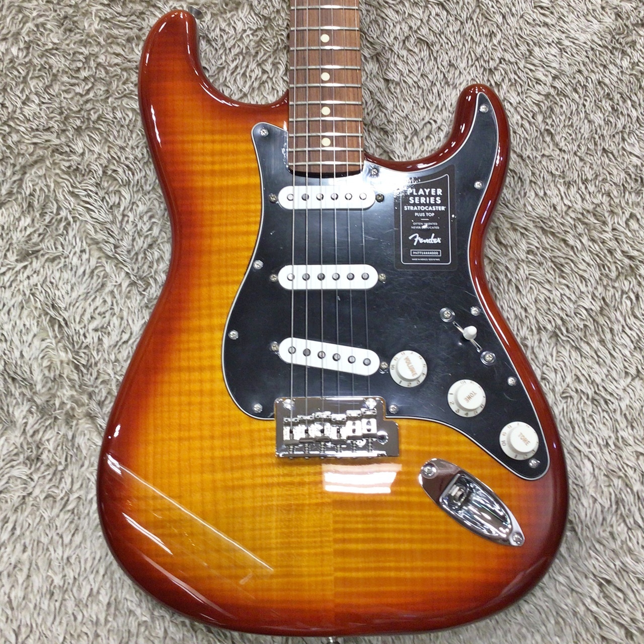 Fender Player Stratocaster PLUS TOP / ACB (Aged Cherry Burst