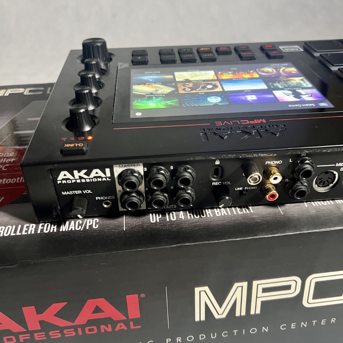 AKAI MPC Live（中古/送料無料）【楽器検索デジマート】