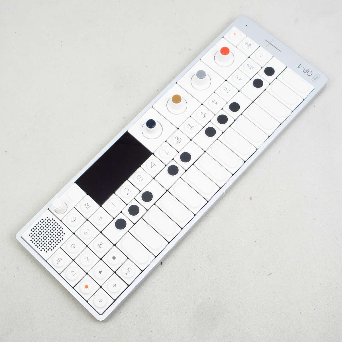 teenage engineering op-1 ポータブルシンセサイザー teenage engineeringが新製品OP-XYが入荷！パワフルでポータブルな
