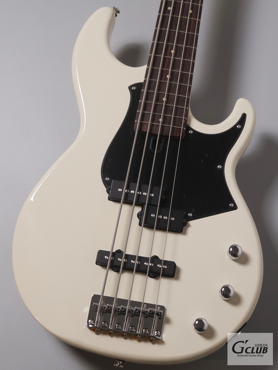 最終値下げ☆ほぼ新品☆極美品☆Yamaha BB235 YAMAHA BB235 -Vintage White-【4.44kg】【新品特価】（新品特価