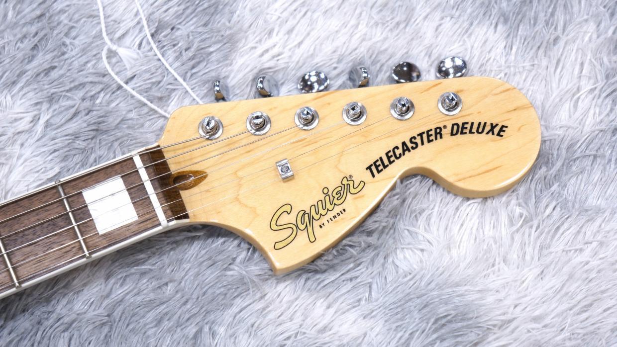 Squier by Fender Paranormal Troublemaker Telecaster Deluxe Bigsby, Parchment Pickguard, Black 사진 7