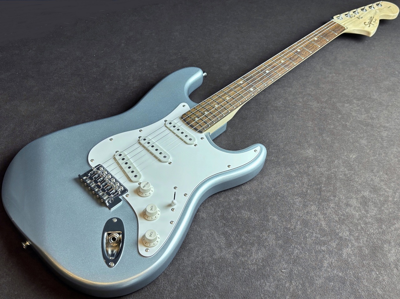 Squier by Fender Affinity Stratocaster Slick Silver（中古