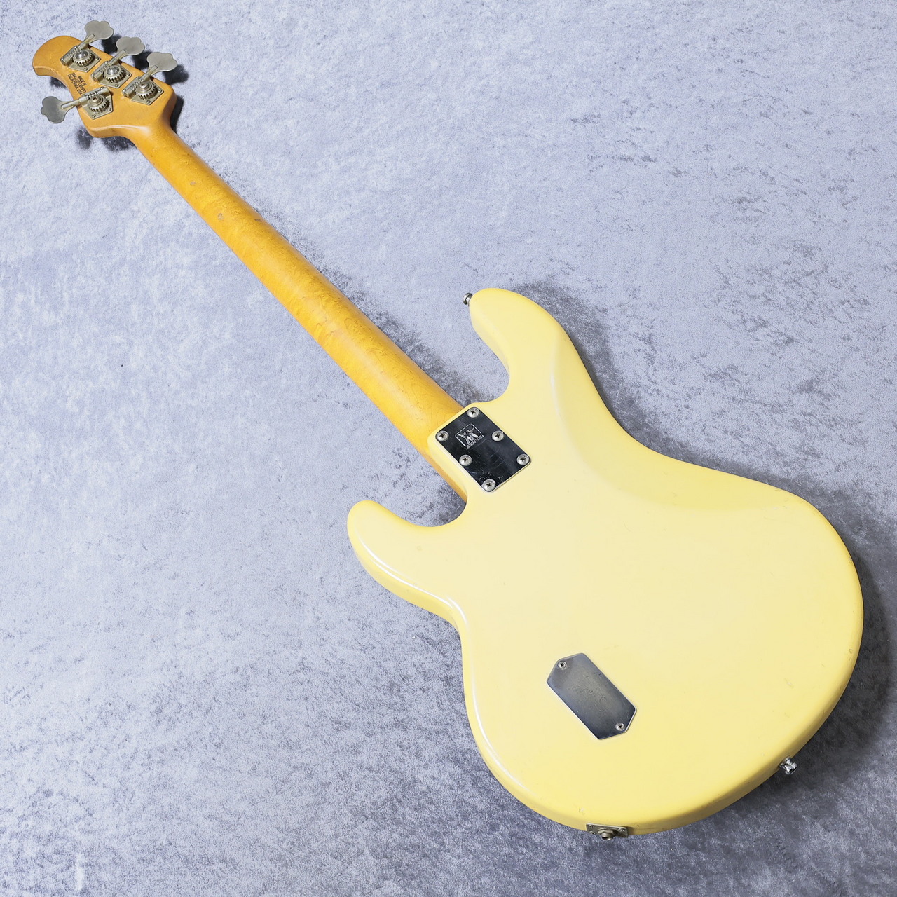 MUSIC MAN StingRay - White -【4.18kg】（中古）【楽器検索