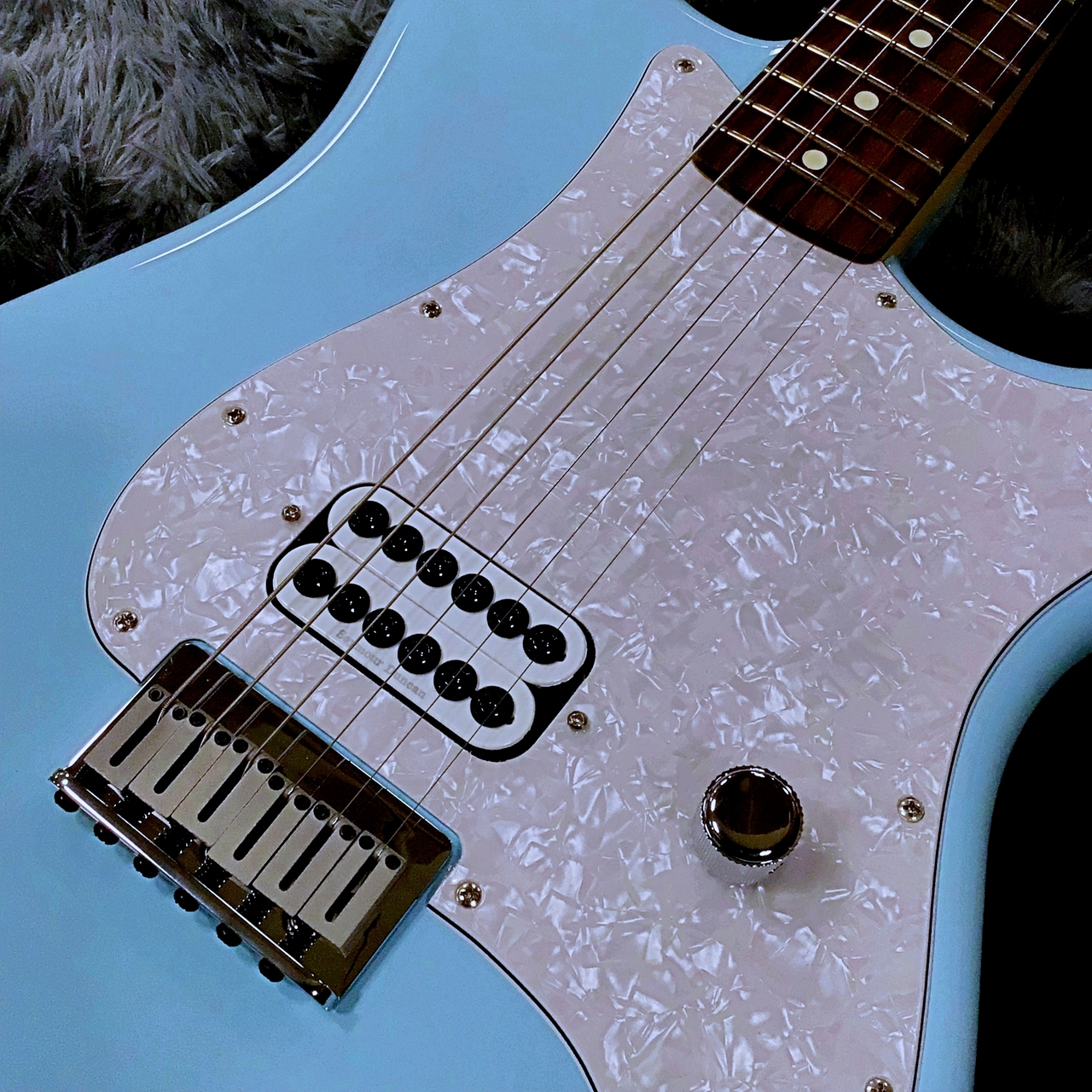 Fender Limited Edition Tom DeLonge Stratocaster Daphne Blue 