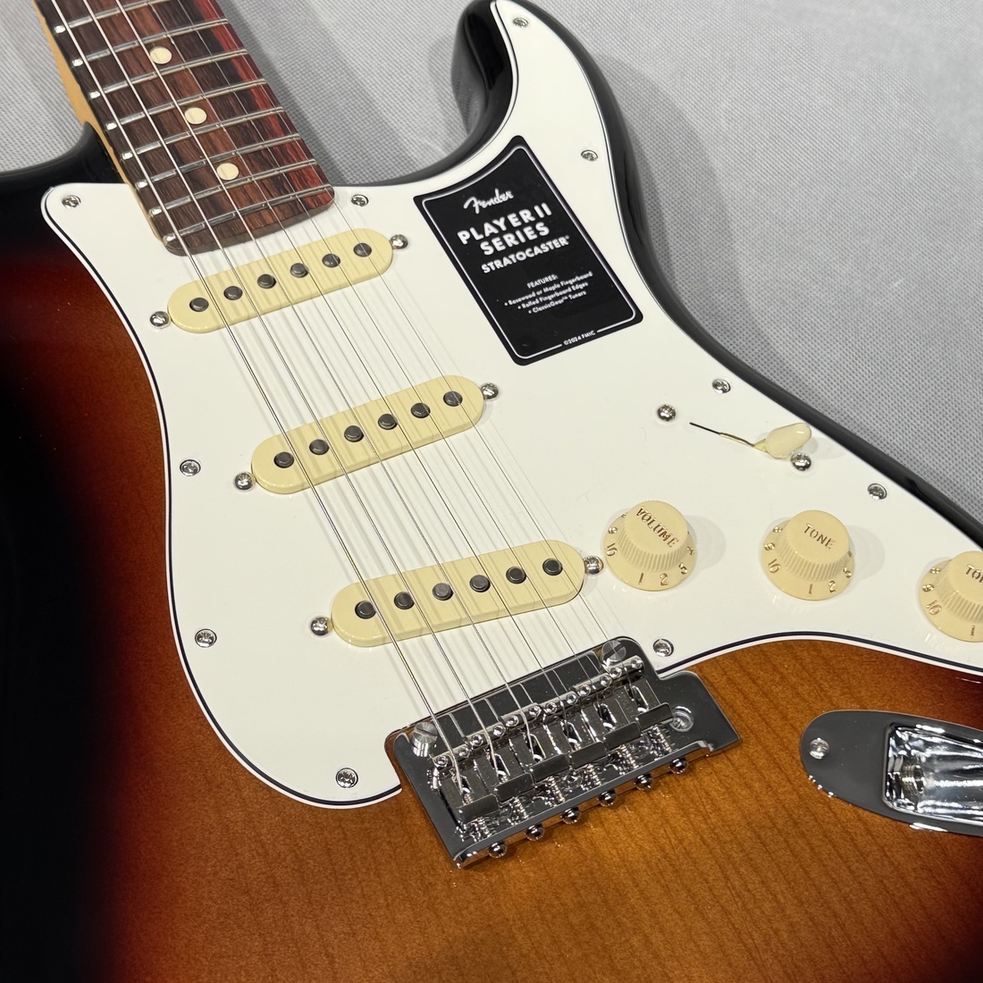新品未使用 fender player ii stratocaster 3TS Fender Player II Stratocaster Rosewood Fingerboard Electric