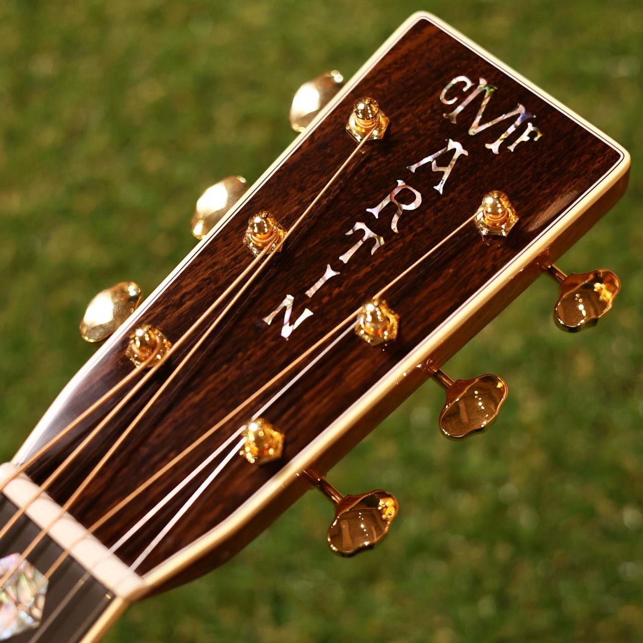 アルミニ　【完全未使用品】便利な付属品付きアコースティックギター Martin 【即納可能】D-45 Standard #2953584 【圧倒的漆黒エボニー