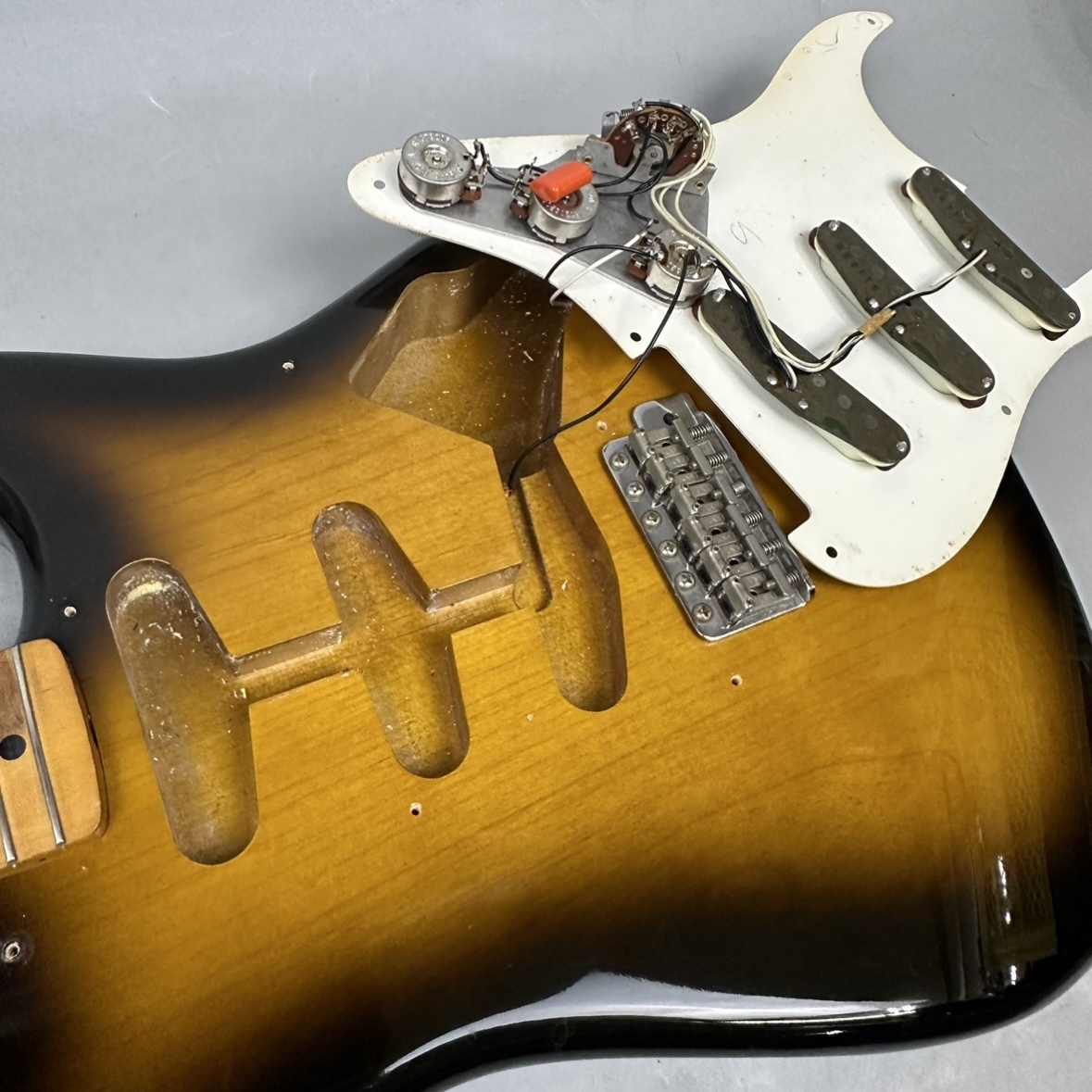 Fender Japan ST57-115 JVシリアル 1982年製 Fender横ロゴモノグラム