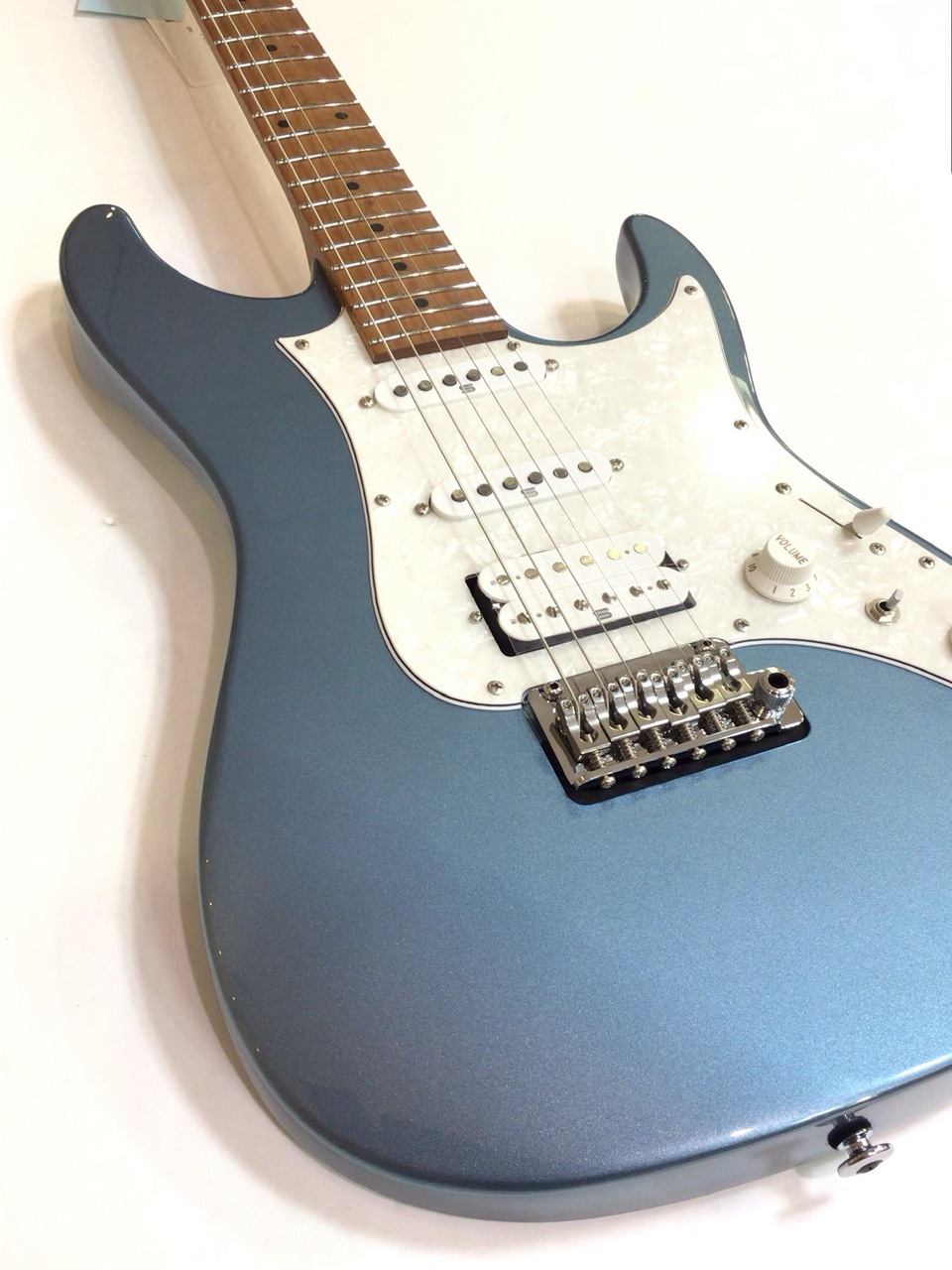 Ibanez AZ2204 / ICM (Ice Blue Metallic) 【軽い! 約3.43kg】（新品