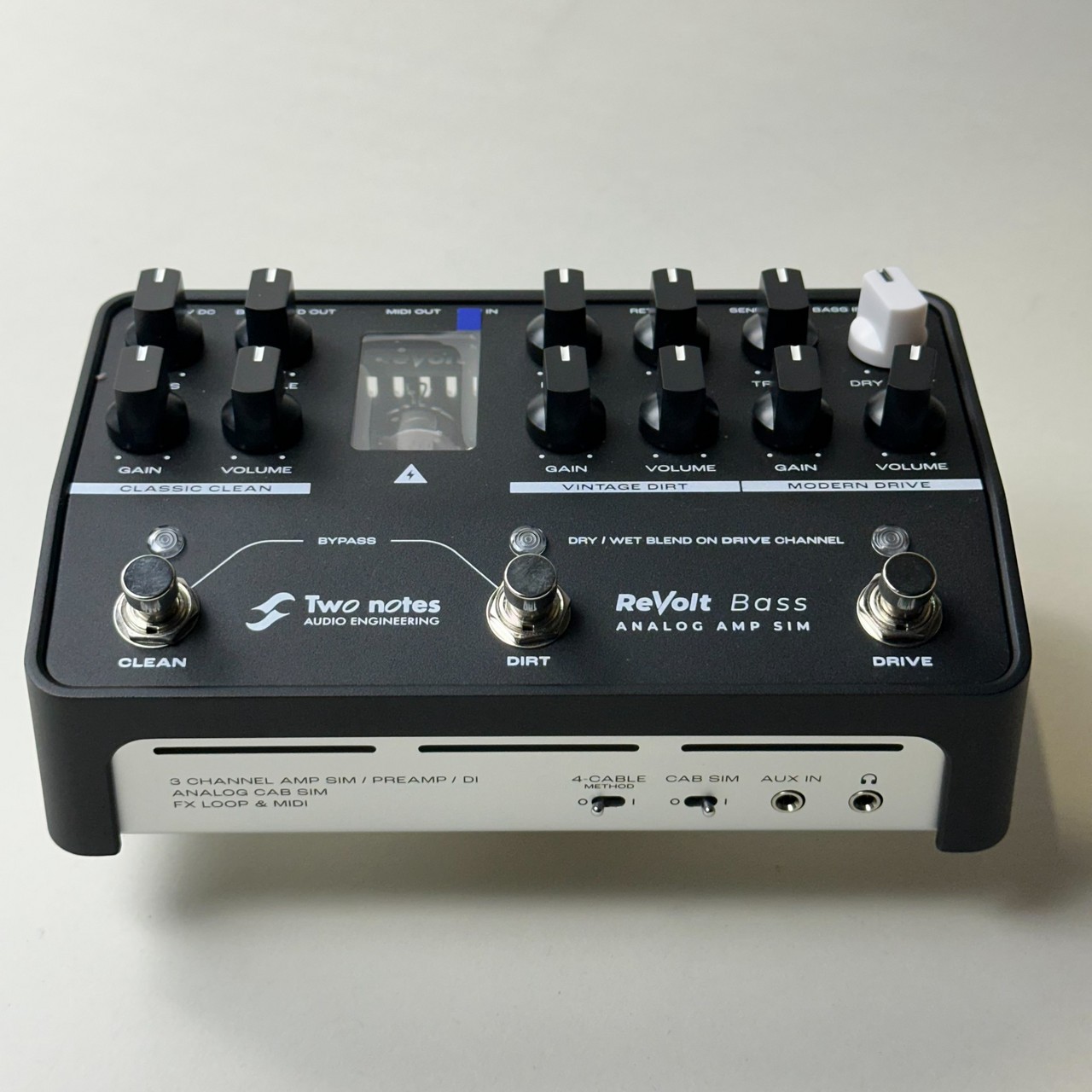Two Notes Revolt Bass オールアナログアンプキャビシミュレーター