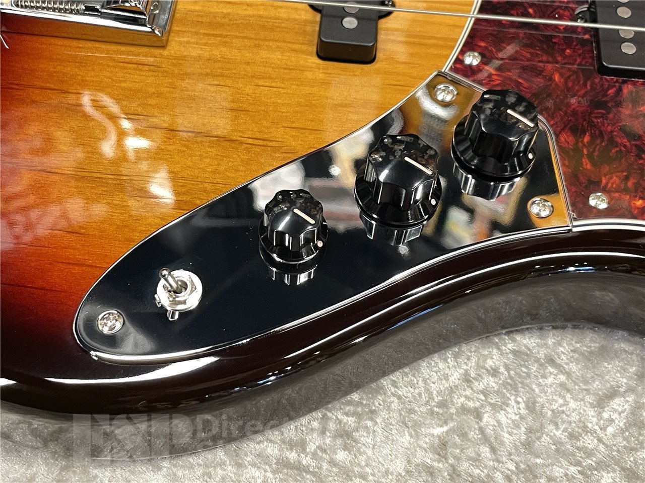 Black Smoker Beta J5 EX 3tsBU 5弦ベース ご成約済】Black Smoker BETA J5 TRAD MASTER Surf Green