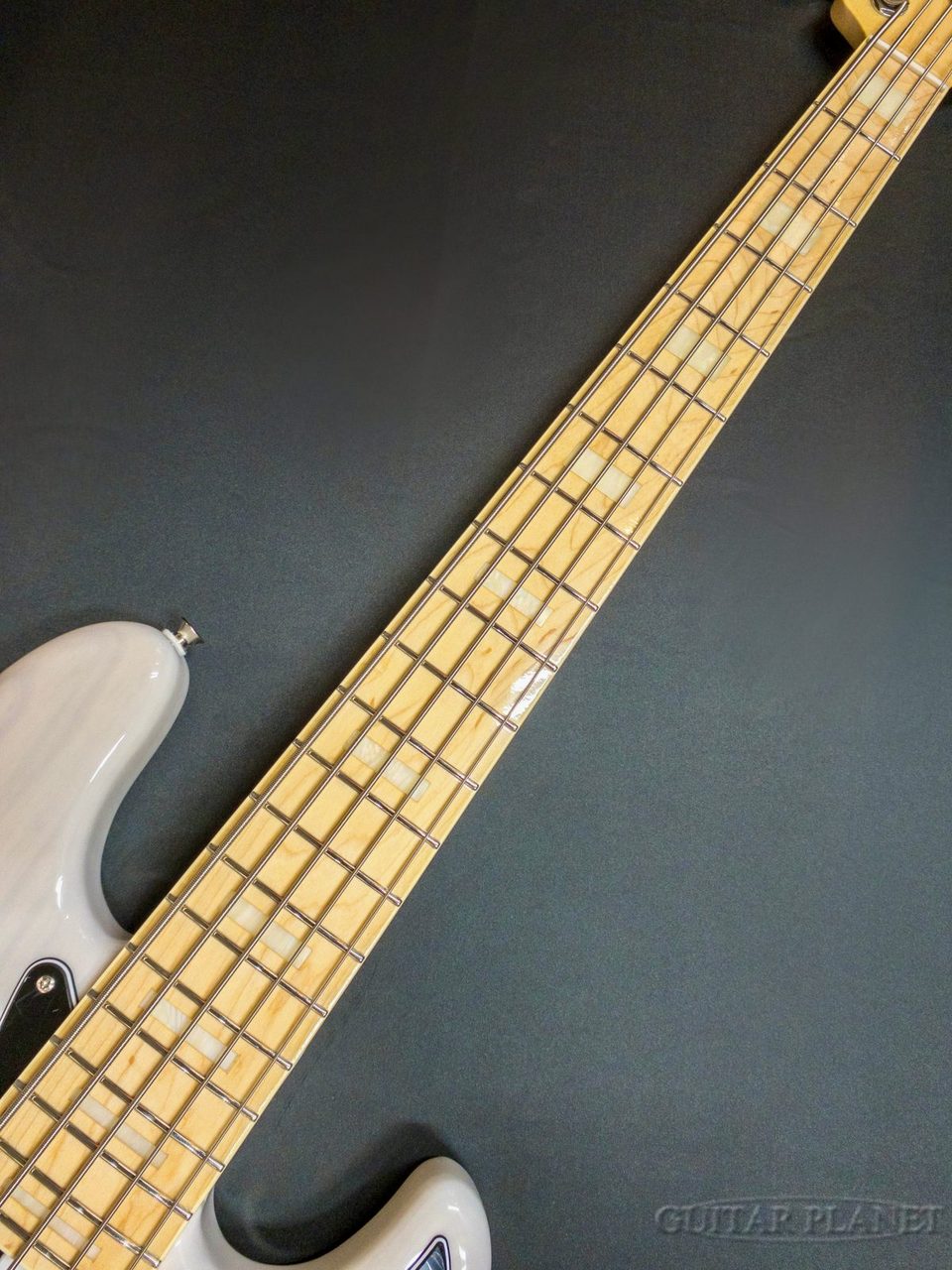【最終】美品　FGN エレキベース ホワイト FUJIGEN(FGN) NJB100MBAH V -White Blonde-【4.81kg】（新品）【楽器