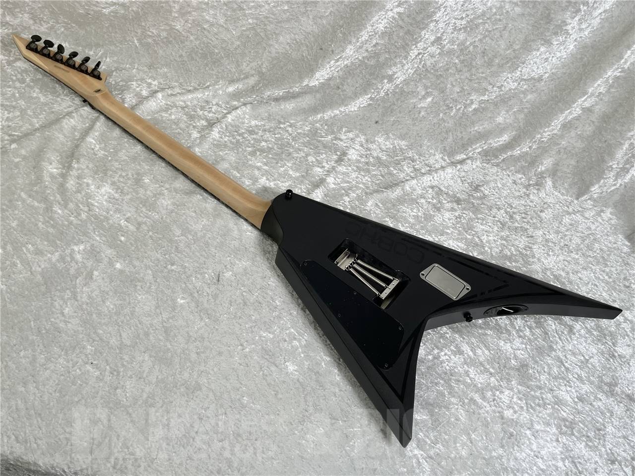 EDWARDS by ESP/Alexi Laihoモデル/BLACKY ESP Edwards E-ALEXI BLACKY Price: S$2,100 As the frontman