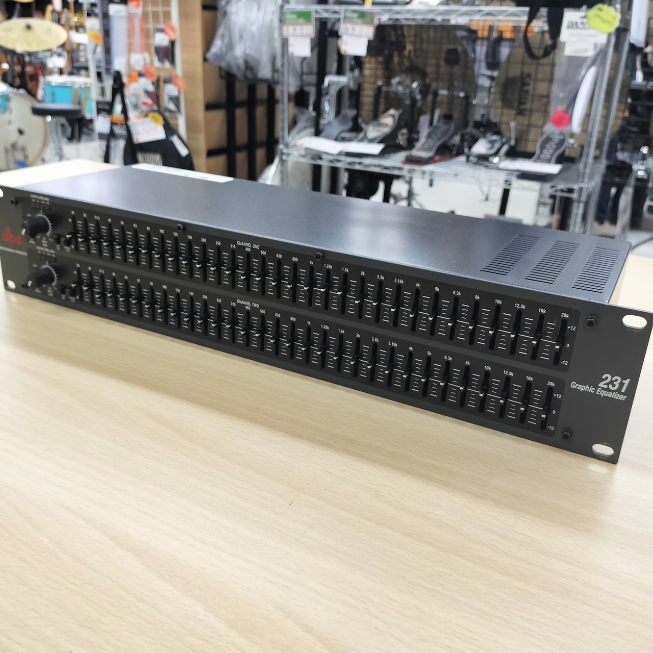 dbx 231 graphic equalizer ( 2チャンネル 31バンド・グラフィック