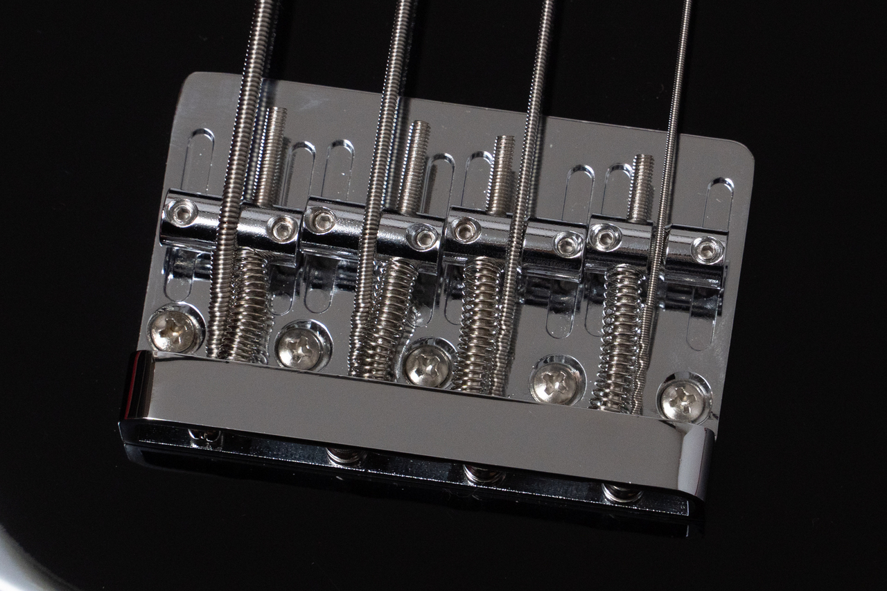 woofy basses ONE series Cavalier 4 Black（新品/送料無料）【楽器