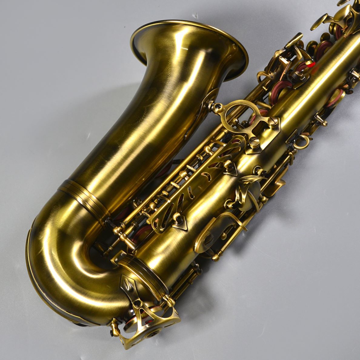 Kaerntner KAL-62 サックス本体 彫刻入り Kaerntner KAL62 アルトサックス ゴールド 彫刻入り ケルン