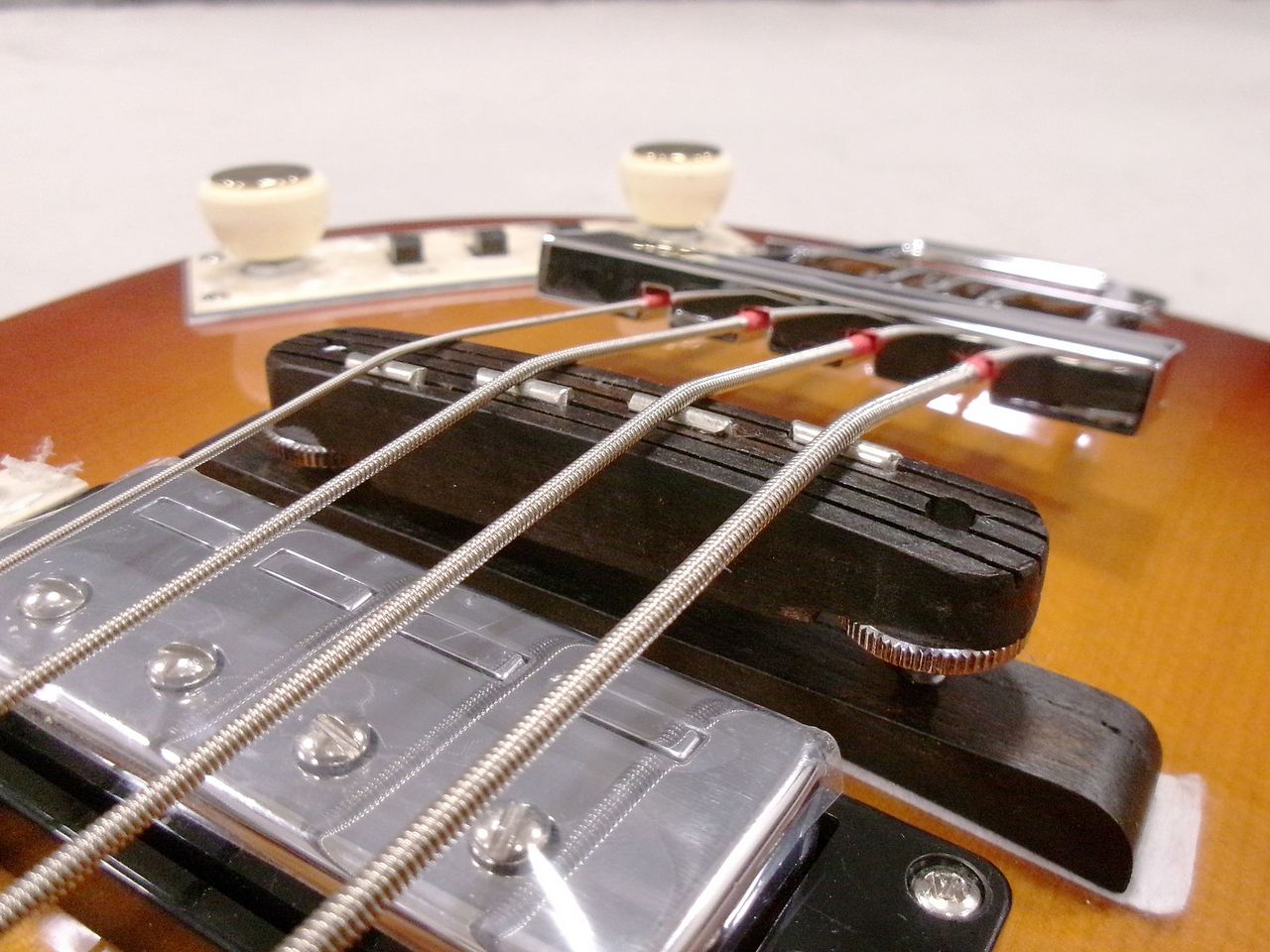 Hofner Ignition Violin Bass Limited Edition HI-500/1-SB Sunburst