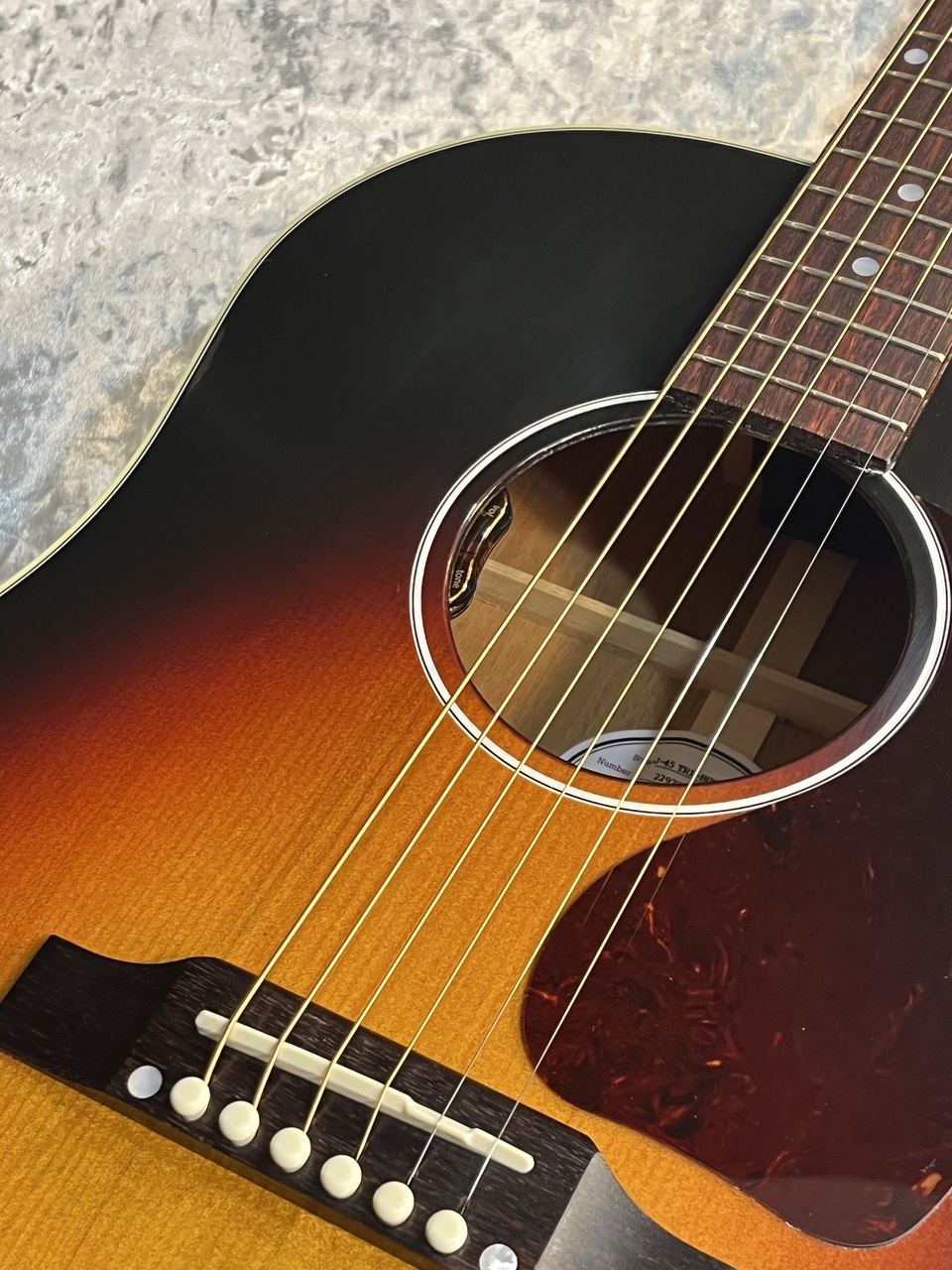 Gibson J-45 Standard Tri-Burst VOS（新品）【楽器検索デジマート】