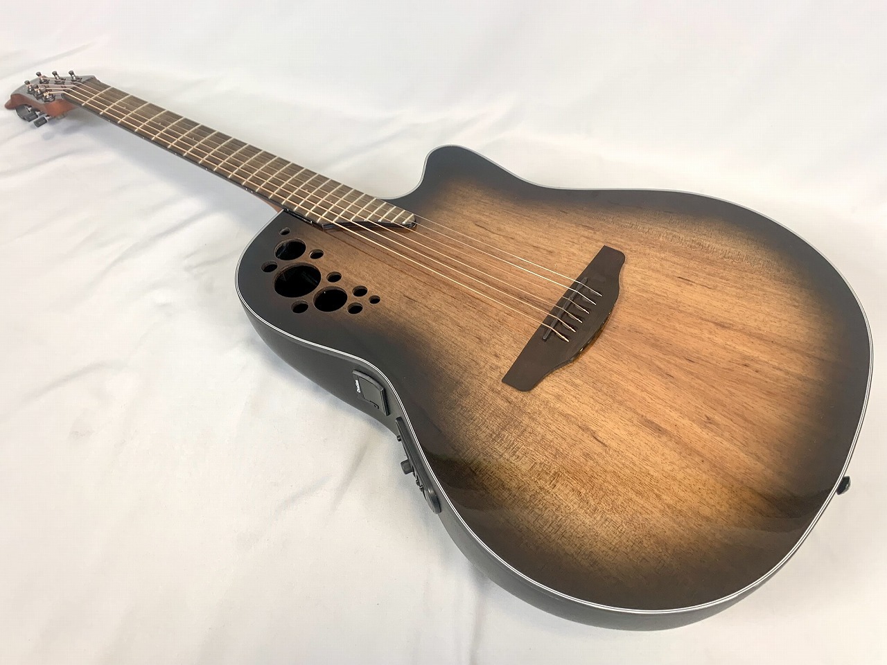 Ovation Celebrity Elite CE44P ABLKW Austrulian Black Wood