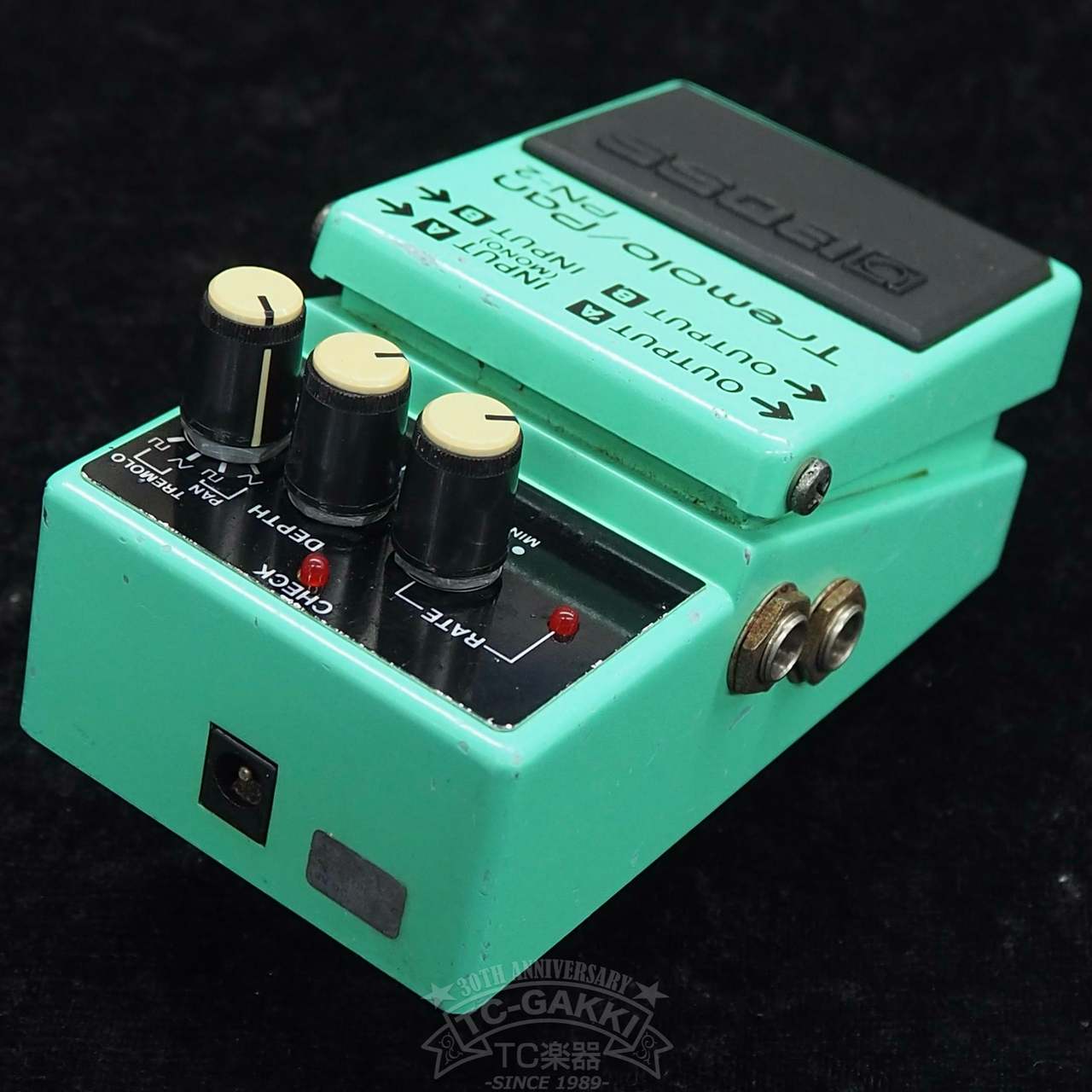 ■BOSS PN-2 Tremolo Pan ボス トレモロ パンニング Boss PN-2 - Tremolo Pan - Stereo Demo! - YouTube